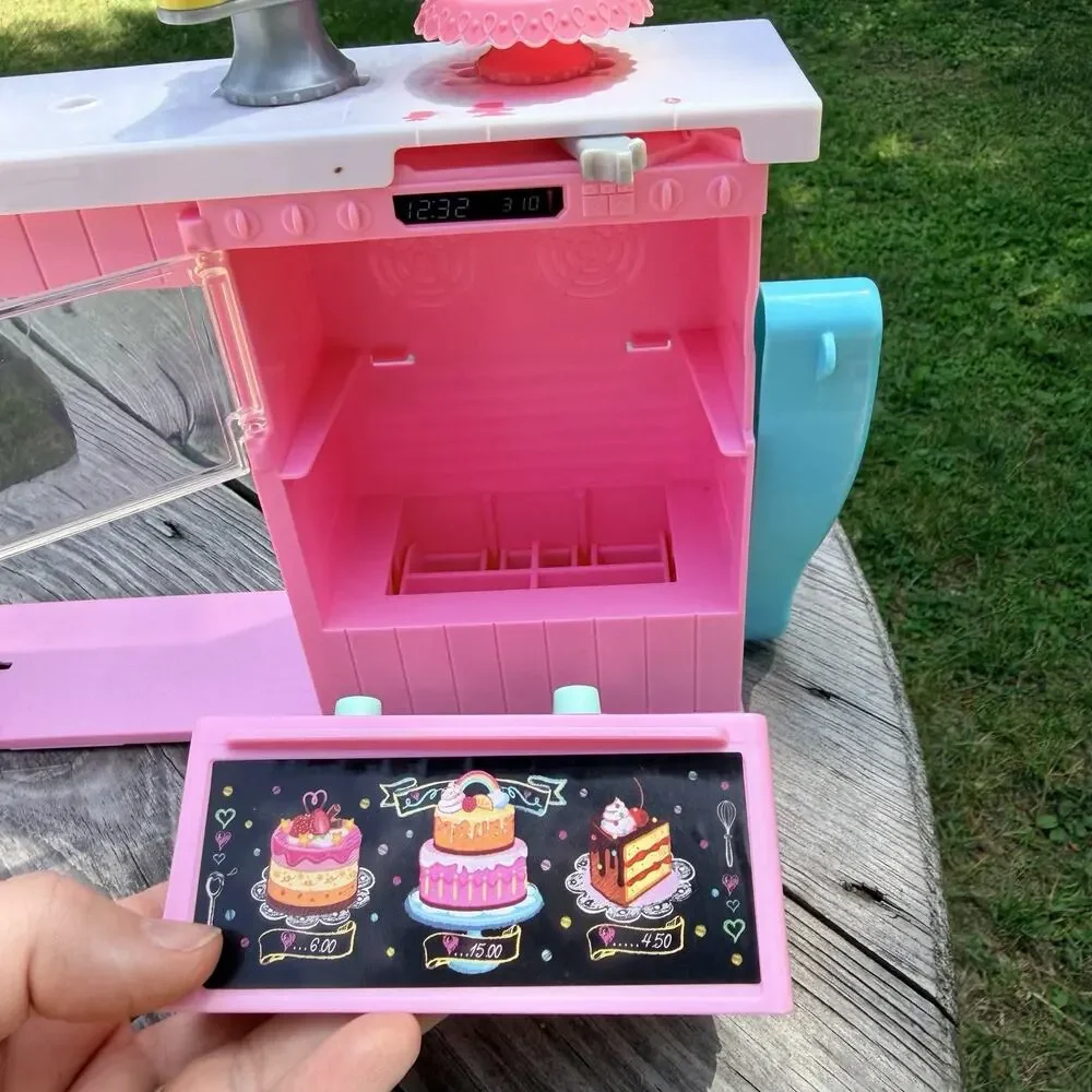 2019 Barbie Cake Bakery Playset Counter Display GFP59 Pink Kitchen Mattel